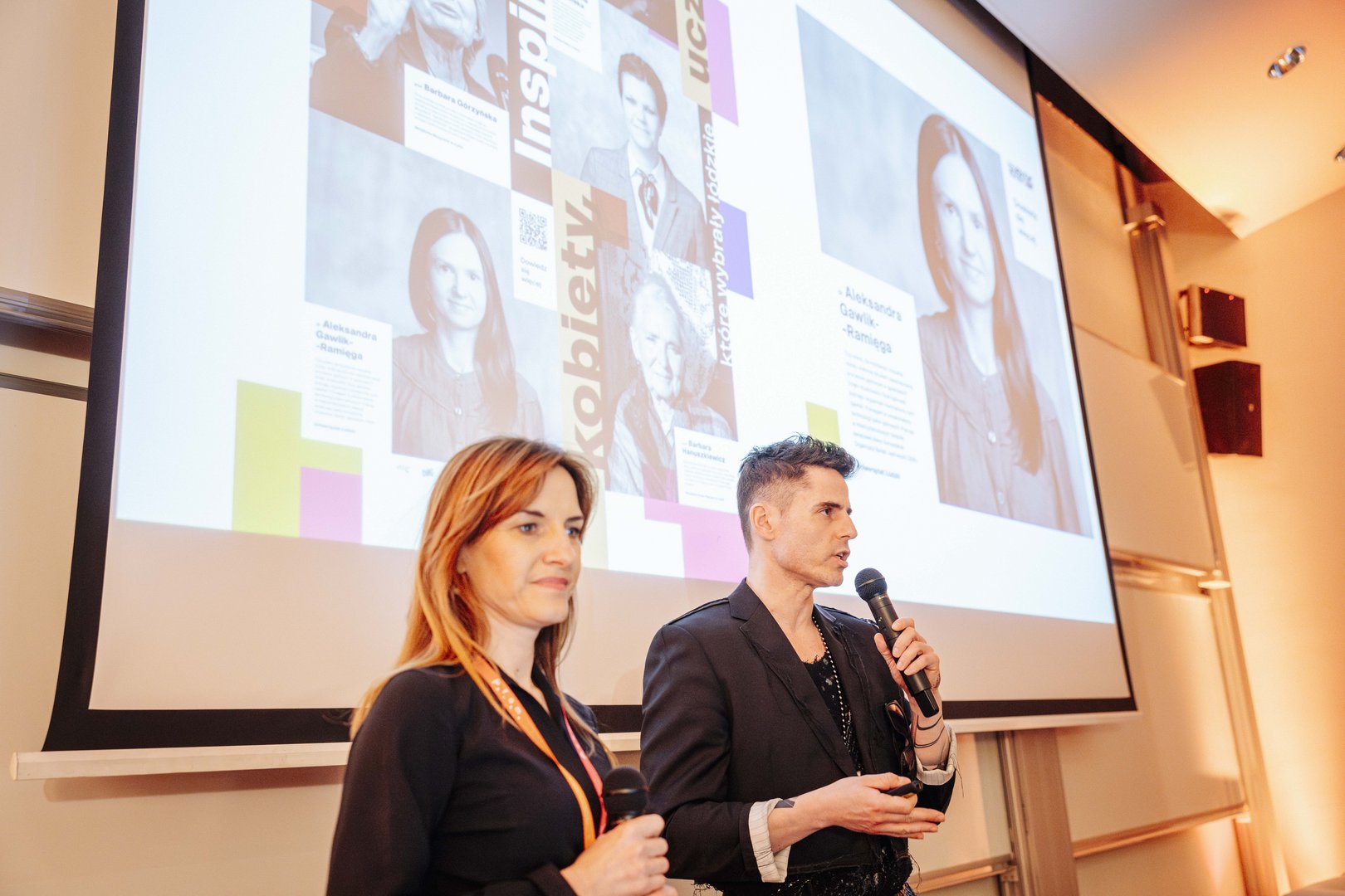 Agata Dawidowicz i Bartosz Kałużny prezentują projekt podczas konferencji PRom Agata Dawidowicz i Bartosz Kałużny prezentują projekt podczas konferencji PRom