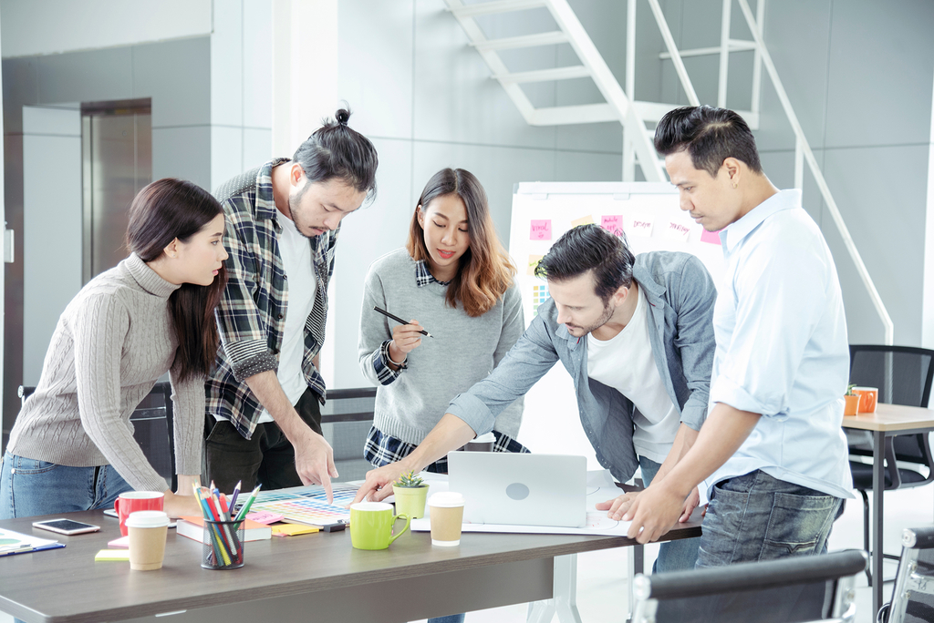 a decorative element: a group of people at work