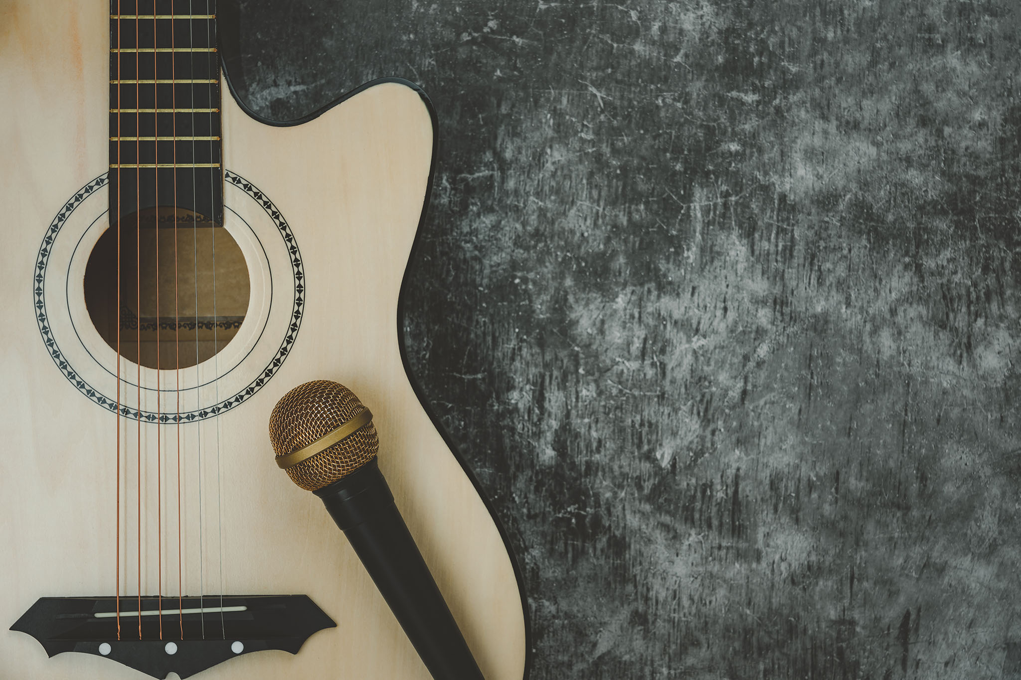 gitara i mikrofon