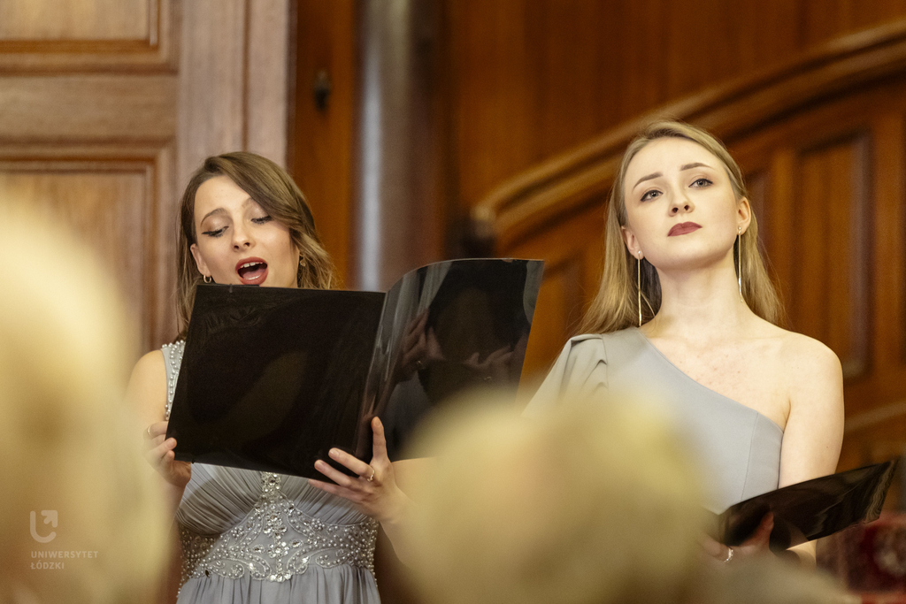 two singing women