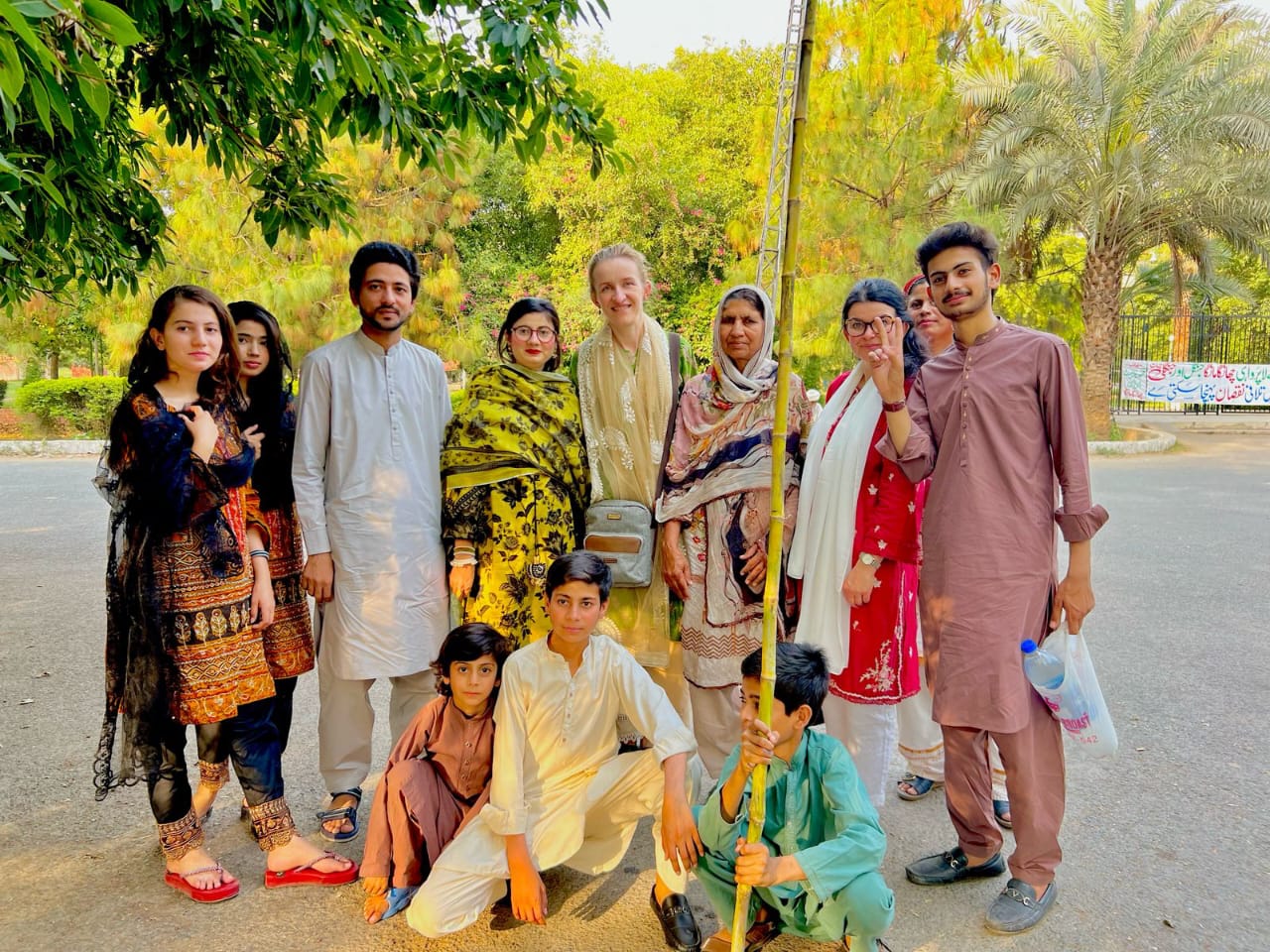 Conversations with the inhabitants of the village of Poool Nagar and a joint visit to the Changa Manga Forest Park