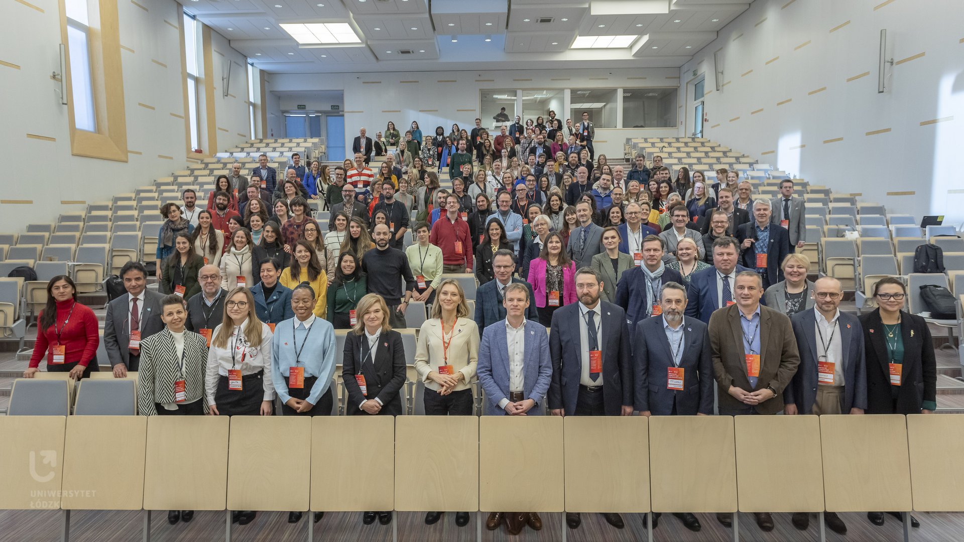 zdjęcie grupowe uczestników konferencji UNIC 2.0