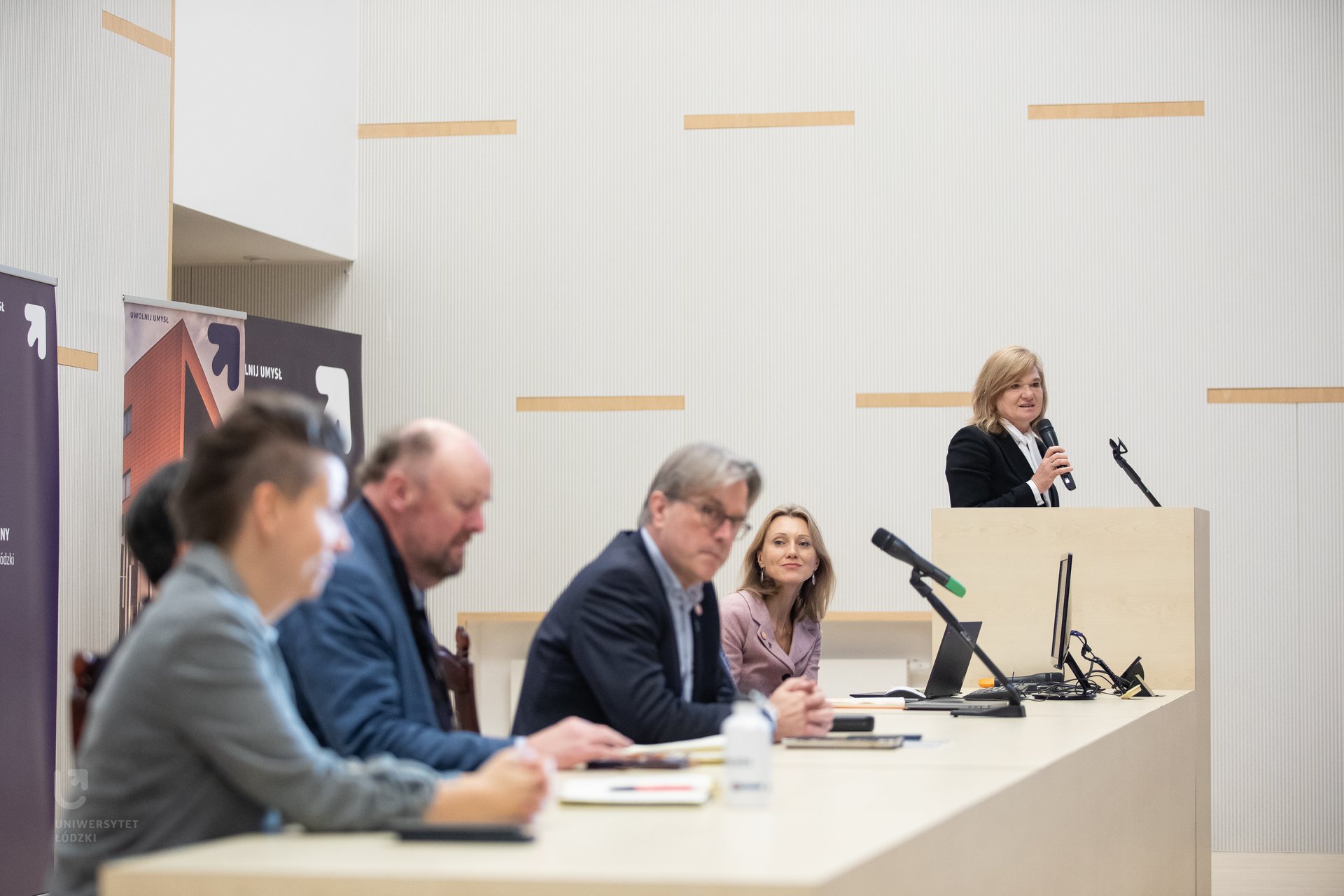 rektor UŁ podczas zakończenia konferencji UNIC 2.0