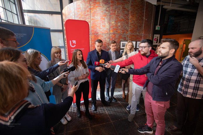 uczestnicy briefingu z mediami podczas śniadania prasowego