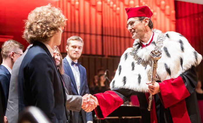 The Rector of the University of Lodz takes the oath from newly admitted students