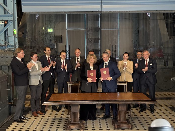 zdjęcie ministra i władz uczelni 