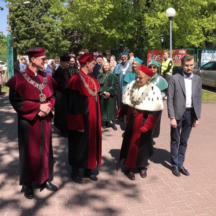 Władze UŁ na czele pochodu rektorskiego
