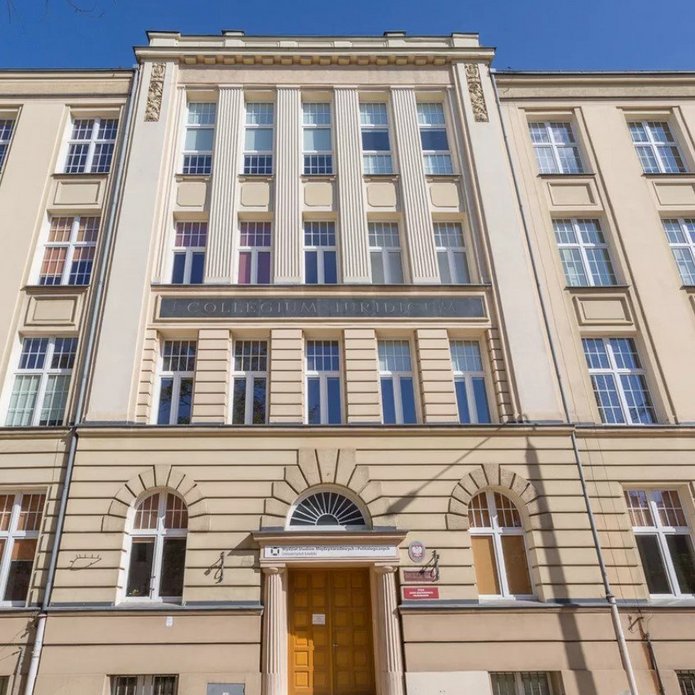 [Translate to English:] zdjęcie dekoracyjne przedstawiające wejście do budynku wsmip uł