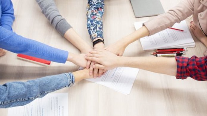 Zdjęcie sześcioosobowej grupy wsparcia w ACW