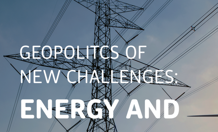 Plakat z wieżą wysokiego napięcia i panelami słonecznymi na tle nieba. Tekst: ‘Geopolitics of New Challenges: Energy and Security’. Na dole logotypy Uniwersytetu Łódzkiego, funduszy europejskich oraz Ministerstwa Nauki i Szkolnictwa Wyższego