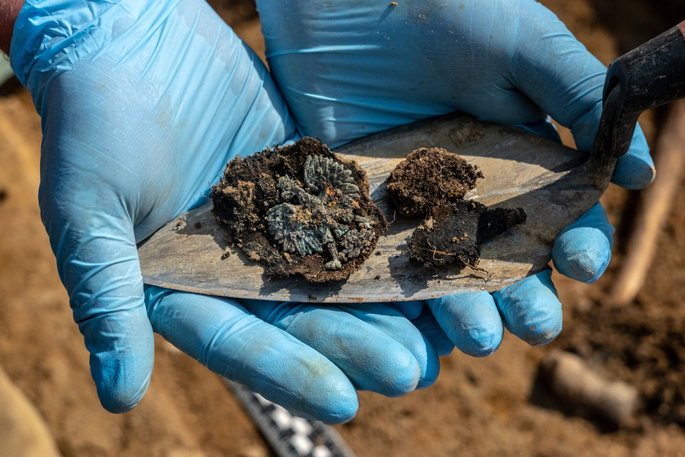 Eagle from an official's cap found in a mass grave in the Death Valley (photo by D. Frymark)