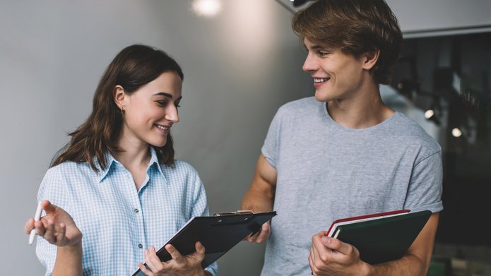 zdjęcie współpracujących osób