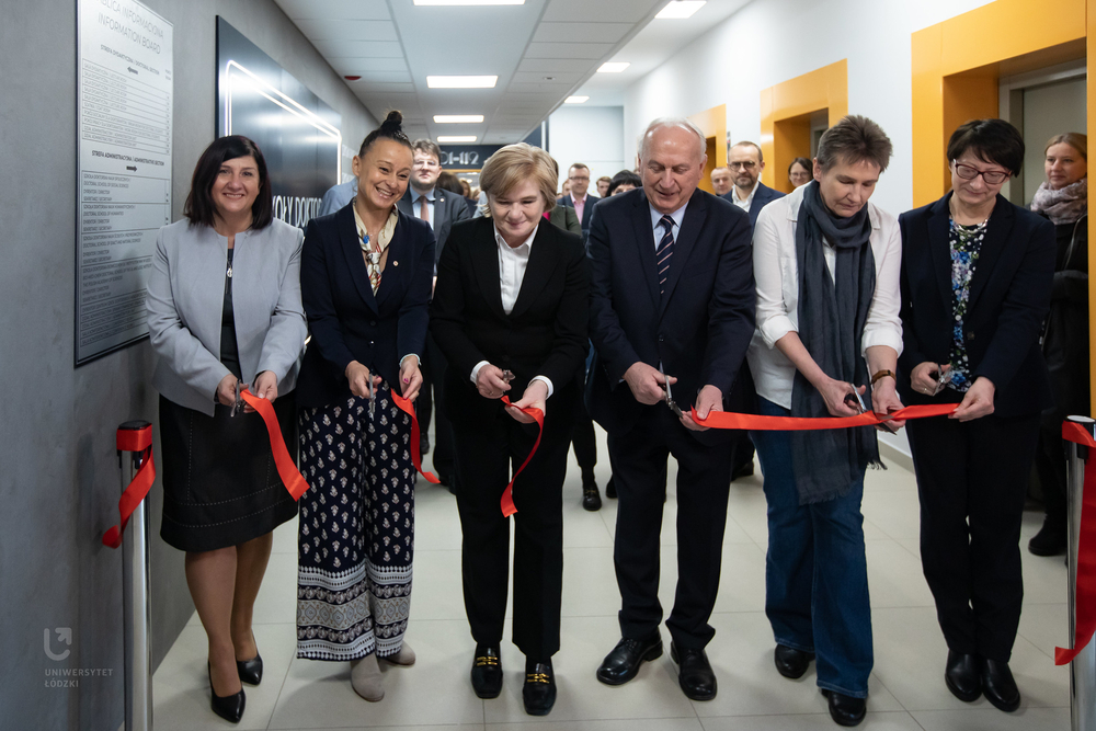 ceremonial ribbon cutting by the Rector of the University of Lodz, the Chancellor and the Directors of Doctoral Schools of the University of Lodz