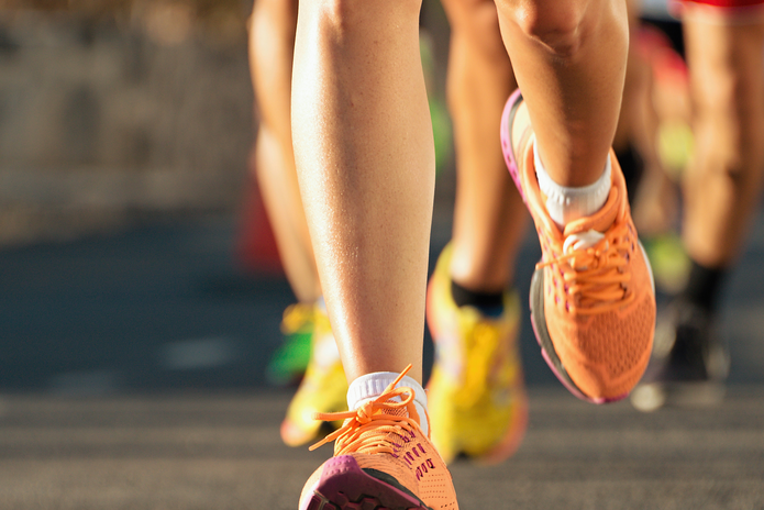 widok na buty biegaczy 