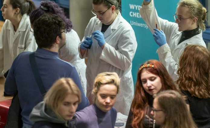 Studenci w Bibliotece UŁ