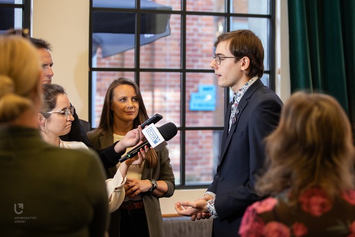 Karol Ślasko podczas briefingu