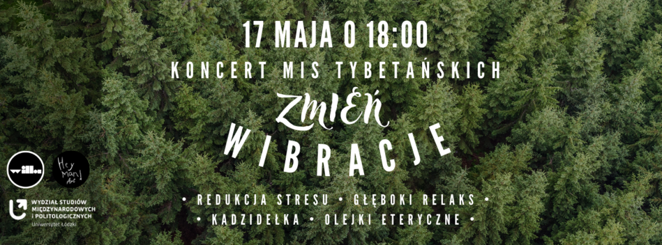 plakat wydarzenia, białe litery na tle zielonych drzew