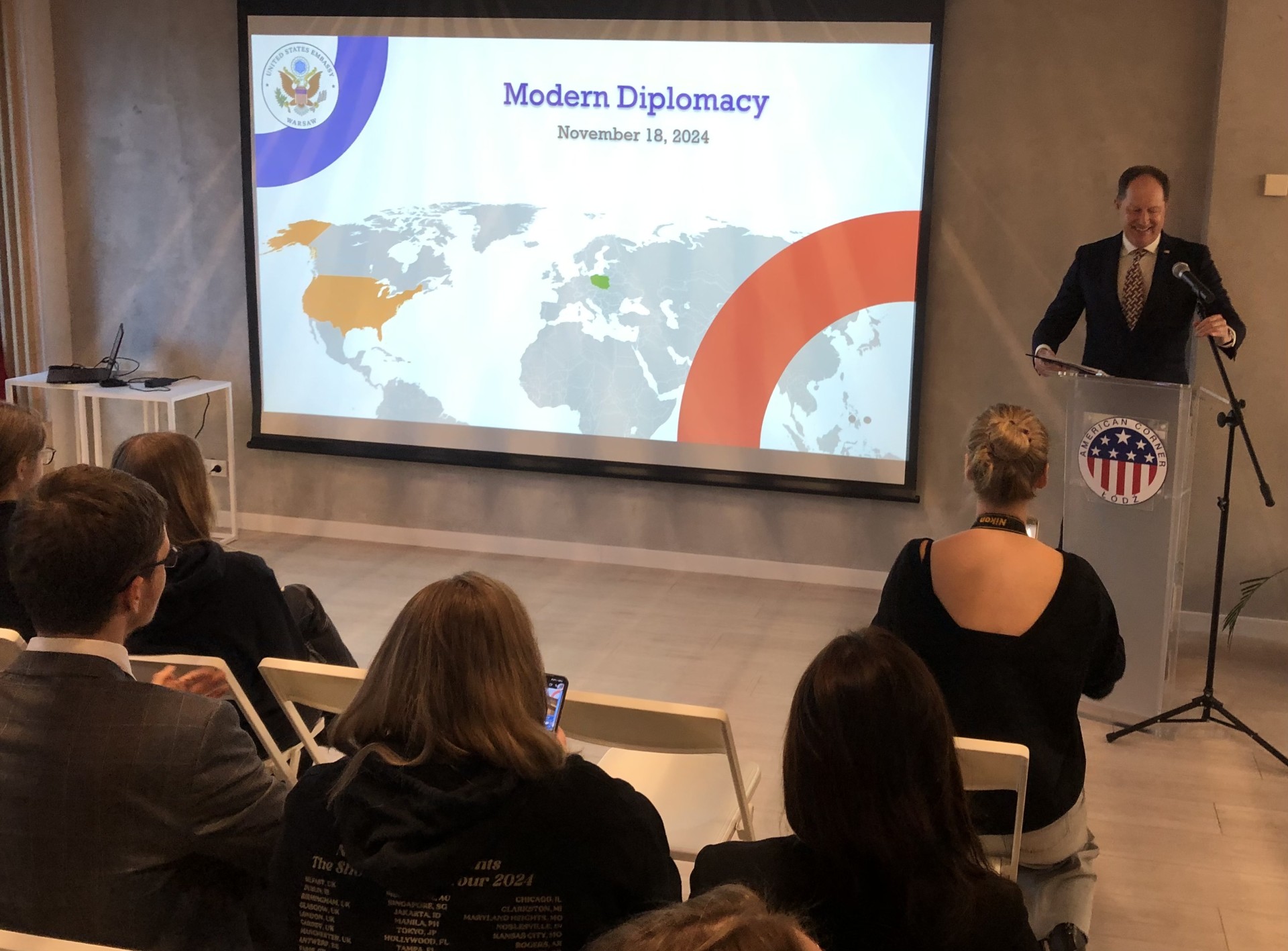 wizyta ambasadora USA w American Corner UŁ