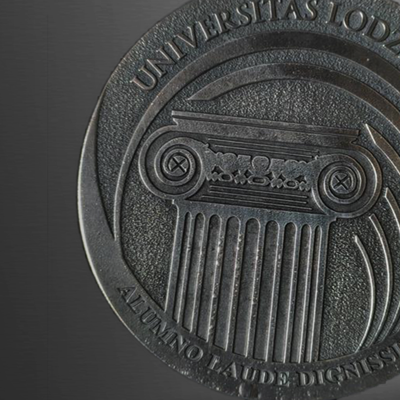 A round metal "Universitas Lodziensis AlumnoLaude Dignissimo" medal