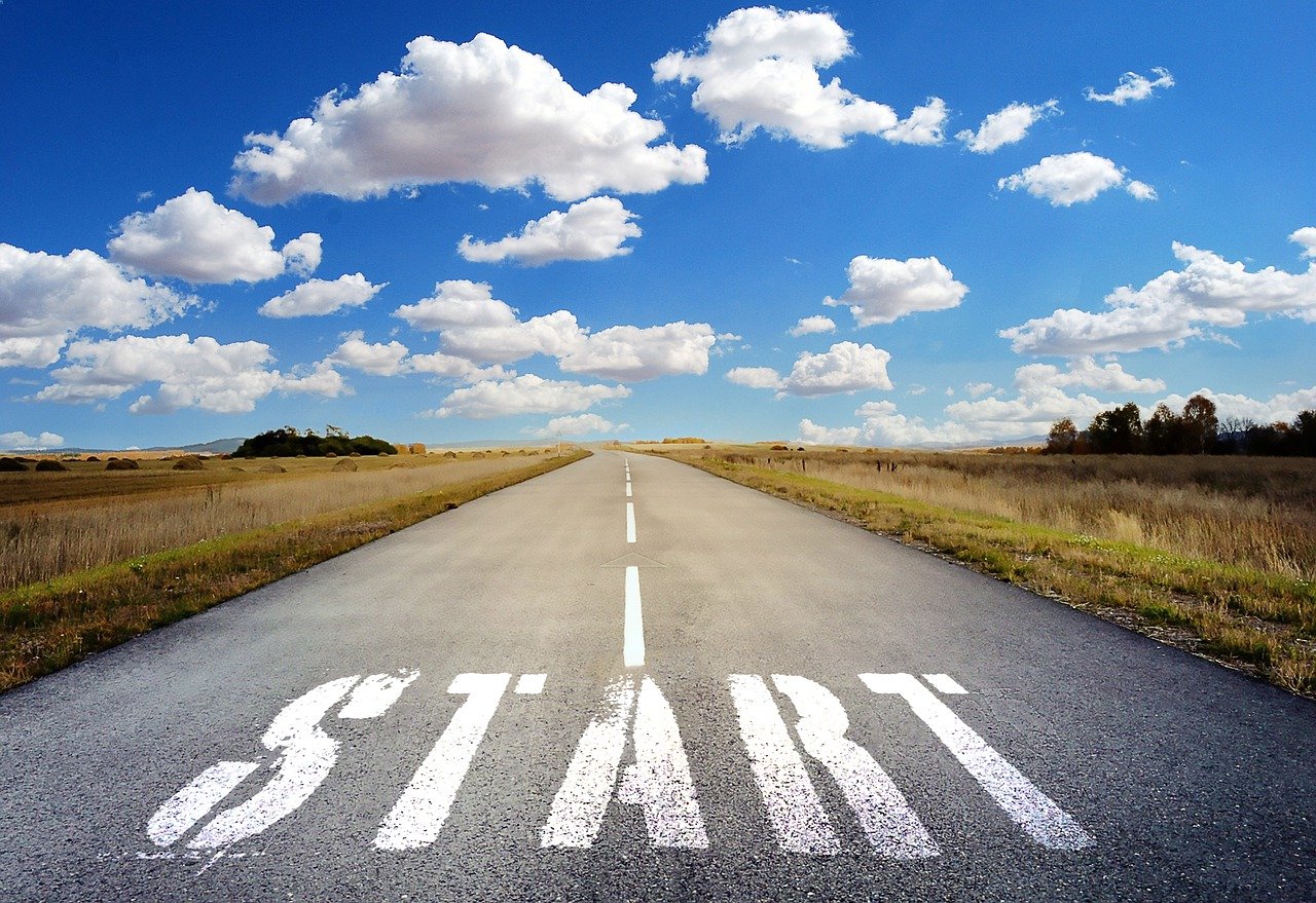 Zdjęcie-autostrada z napisem start